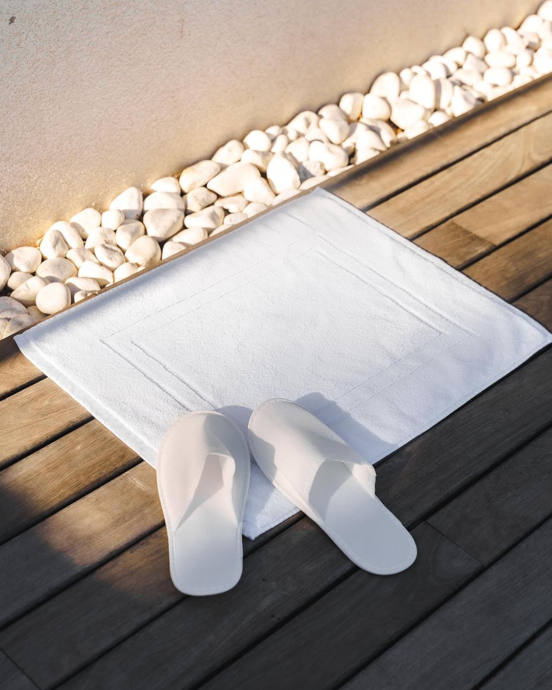 BYROSH bath mat and hotel slippers