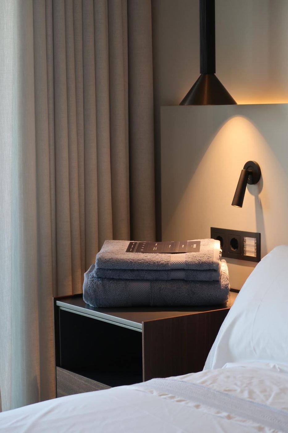 BYROSH towel set in a hotel room